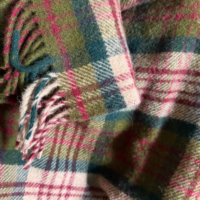 Thistleberry Tartan Knee Rug