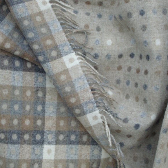 Natural Grey Spot Check Merino Lambswool Blanket Throw 01