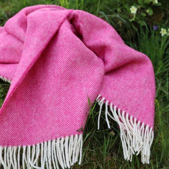 Bright Pink Herringbone Shetland Wool Blanket Throw 01