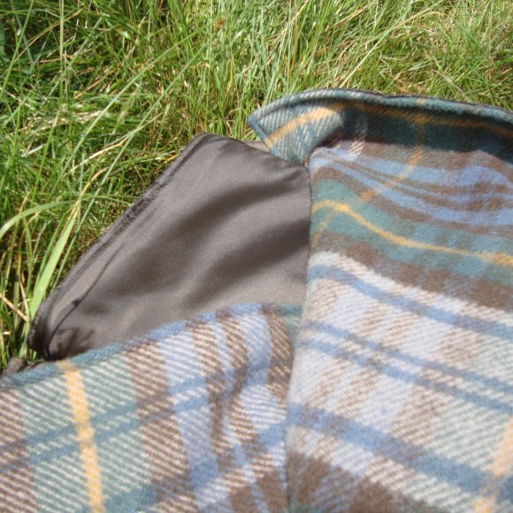 Antique Dress Gordon Tartan Pure New Wool Waterproof Picnic Blanket 01